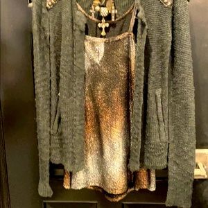 Zip cardigan blue/gray, metallic cami necklace